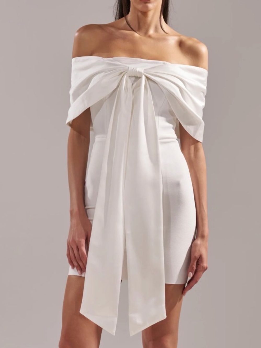 AKIRA White “Been the gift” dress